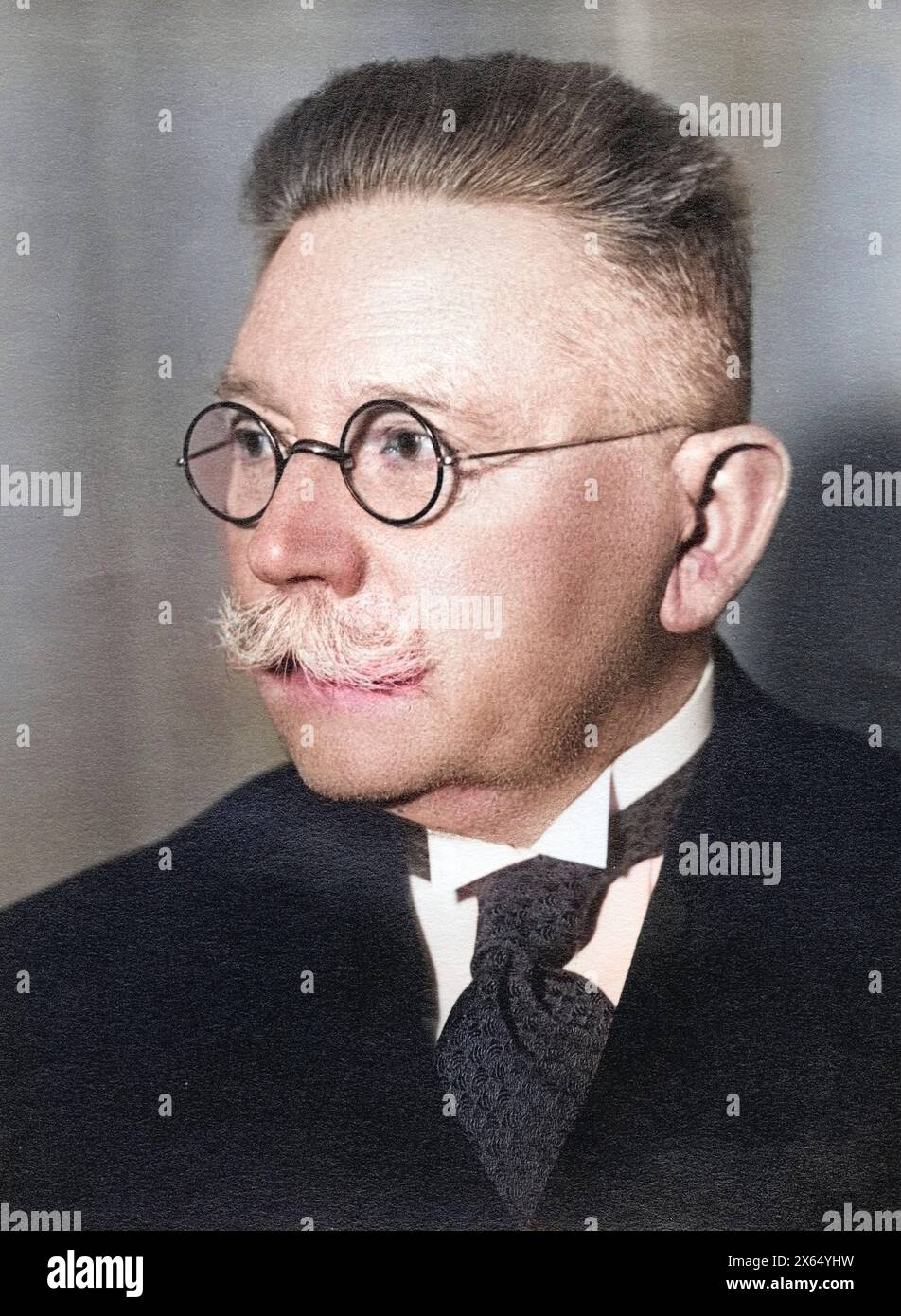 Hugenberg, Alfred, 19.6.1865 - 12.3,1951, editore e politico tedesco (DNVP), ritratto, fotografia con dedizione, SOLO PER USO EDITORIALE Foto Stock