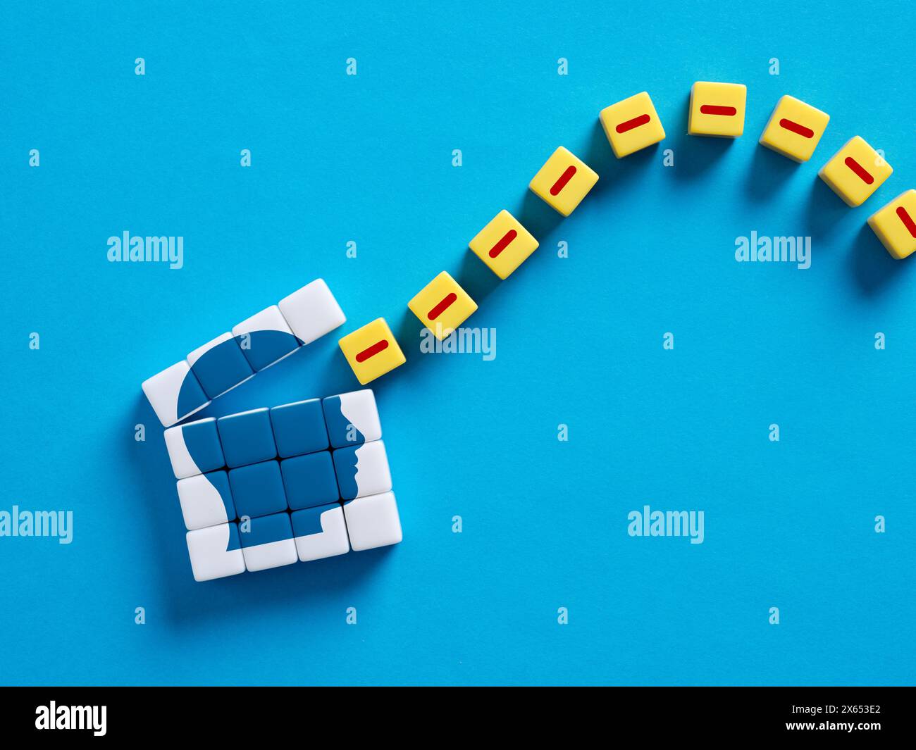 Pensiero negativo e negatività. Mentalità pessimistica. Pensieri negativi e depressione. Foto Stock