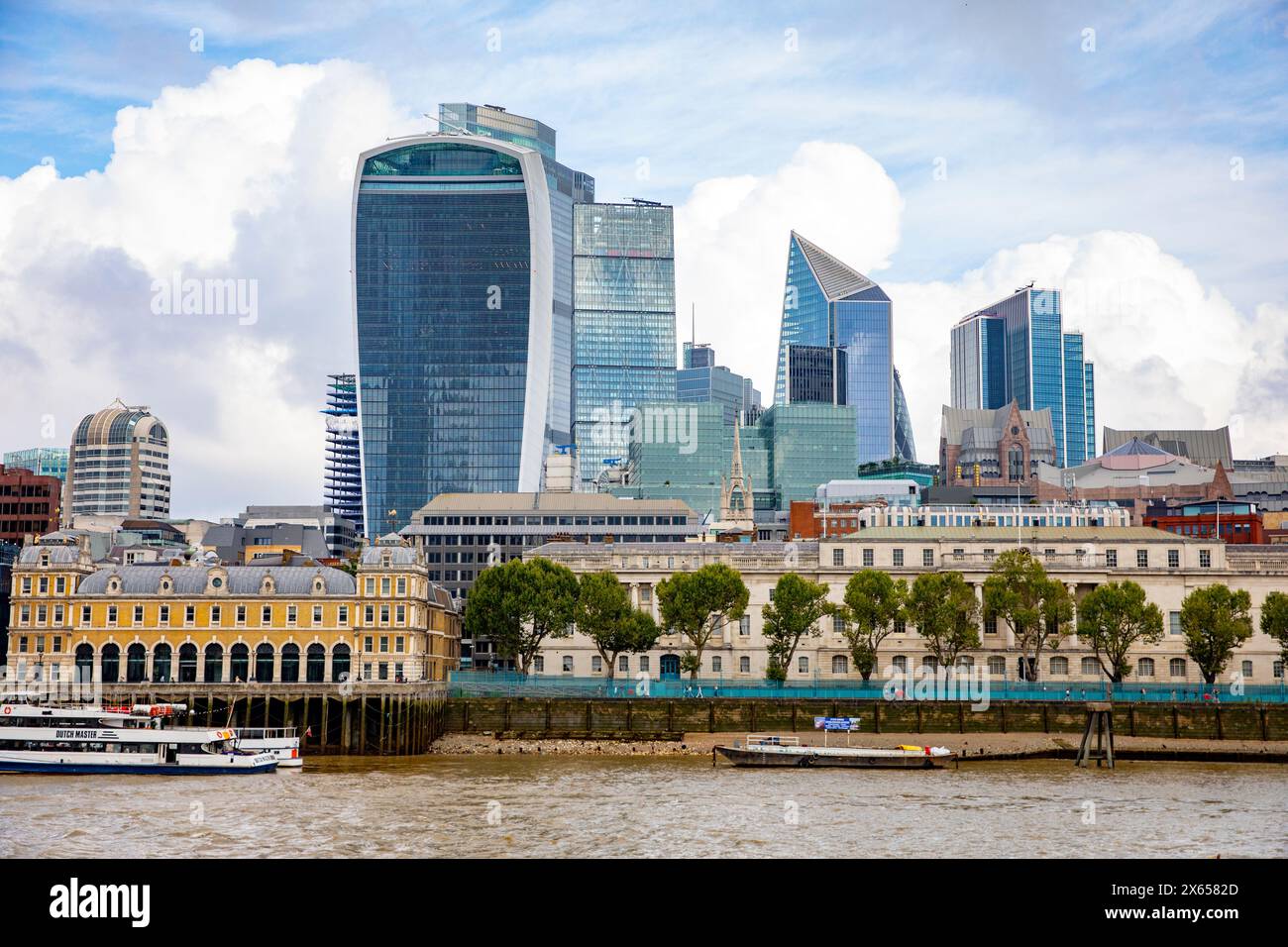 Architettura della città di Londra, grattacieli ed alti edifici per uffici, Londra, Inghilterra, Regno Unito Foto Stock