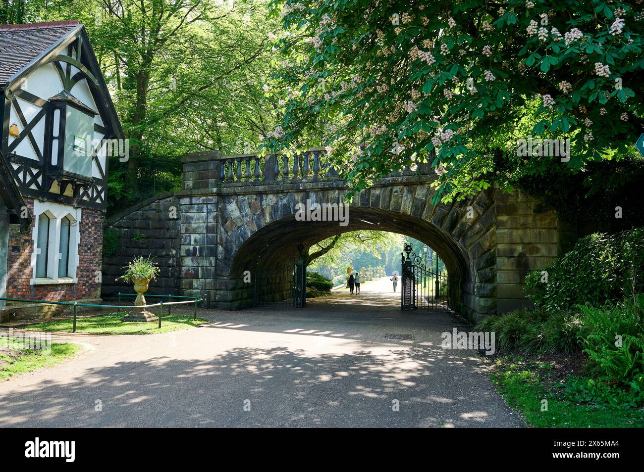 Ponte di pietra che collega Avenham Park e Miller Park, Preston, Lancashire Foto Stock