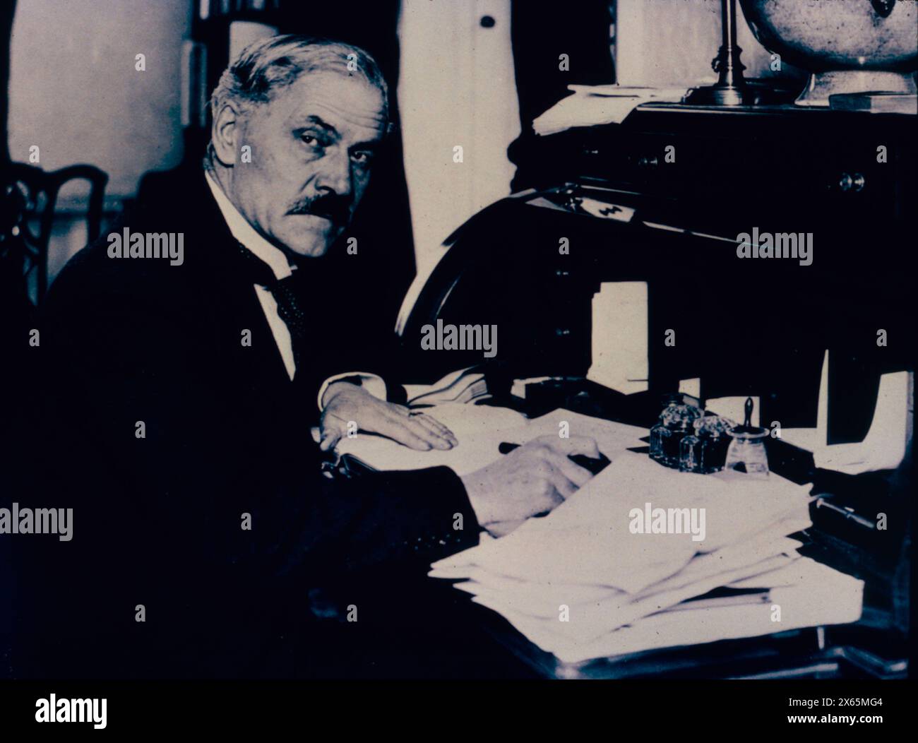 Il primo ministro britannico James Ramsay MacDonald, capo del primo governo del Partito Laburista, anni '1930 Foto Stock