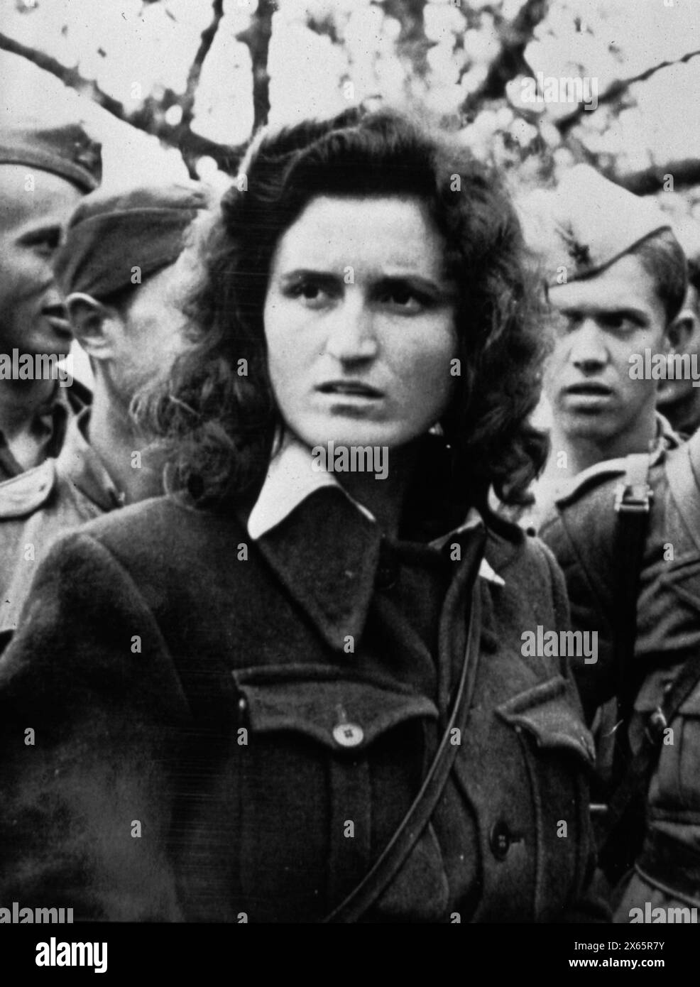 Giovane donna combattente partigiano nell'Esercito popolare jugoslavo di liberazione durante la seconda guerra mondiale, Jugoslavia 1944 Foto Stock