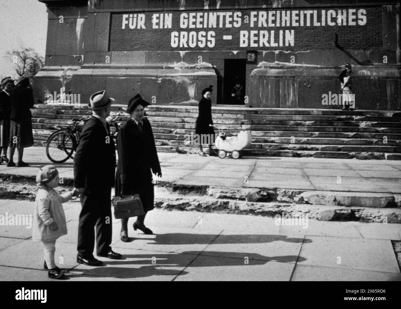 Segno di unità a Berlino dopo la seconda guerra mondiale, Germania anni '1940 Foto Stock