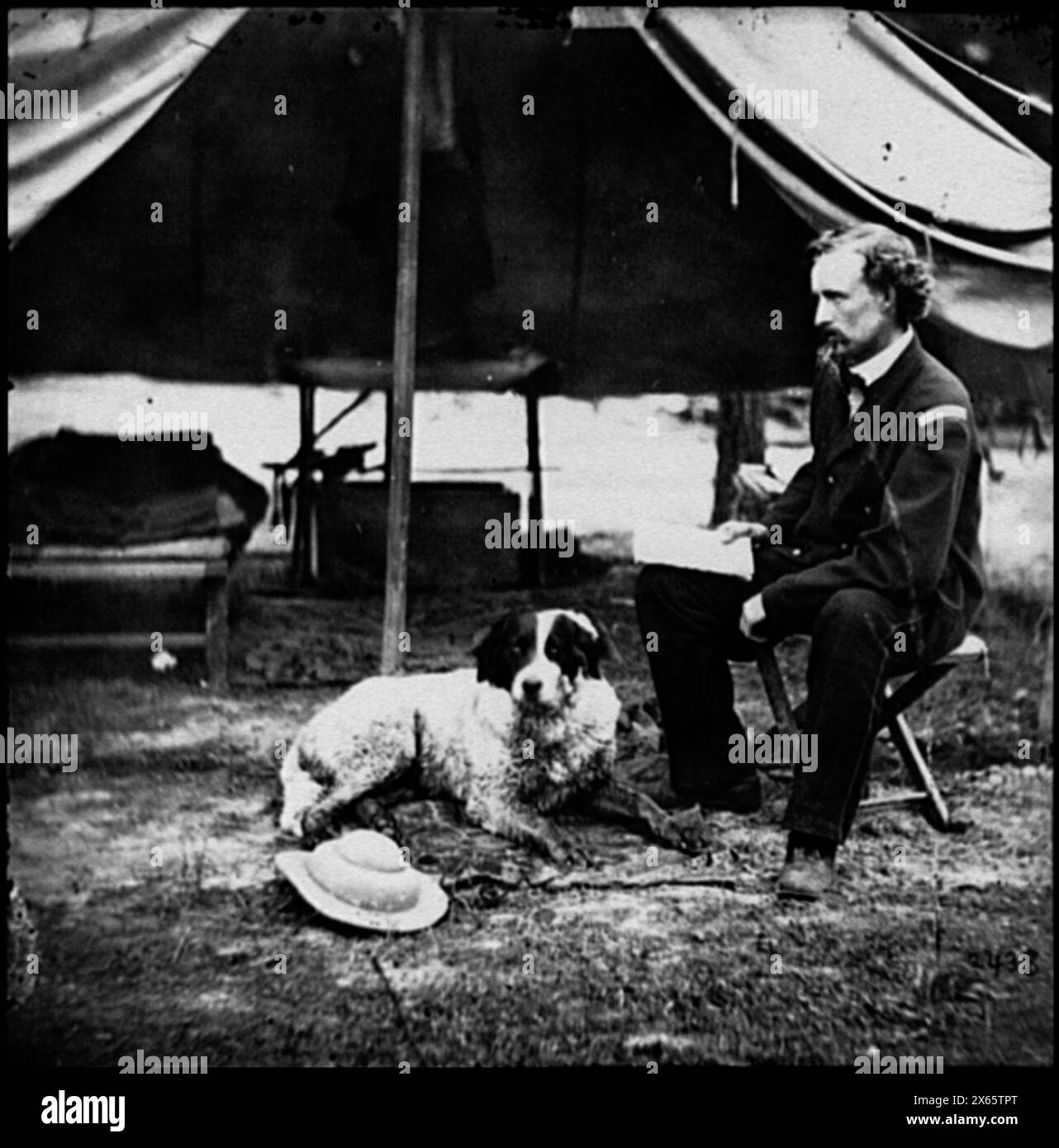 The Peninsula, V. Tenente George A. Custer con cane, Civil War Photographs 1861-1865 Foto Stock