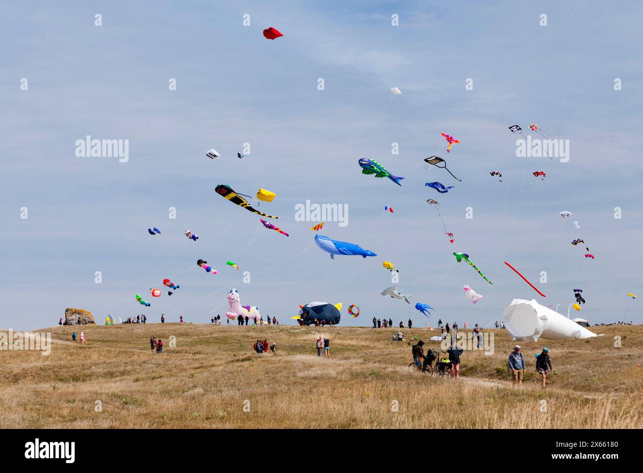 Porspoder, Francia - Luglio 23 2022: Via'VNT è il festival del vento e del kite organizzato ogni anno di fronte alla penisola di Saint-Laurent. Foto Stock