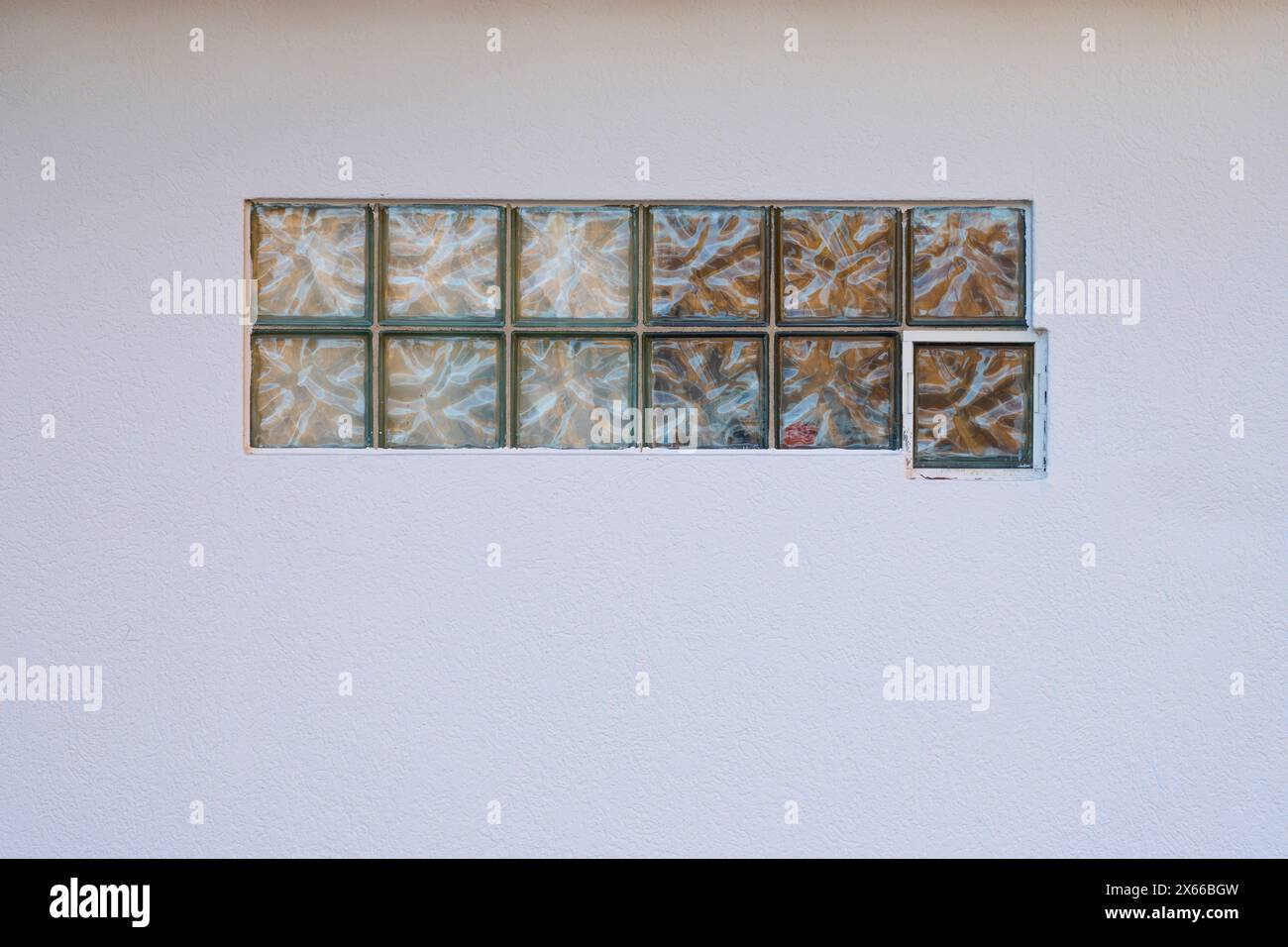 Mattoni di vetro nella parete bianca, Germania, Europa Foto Stock