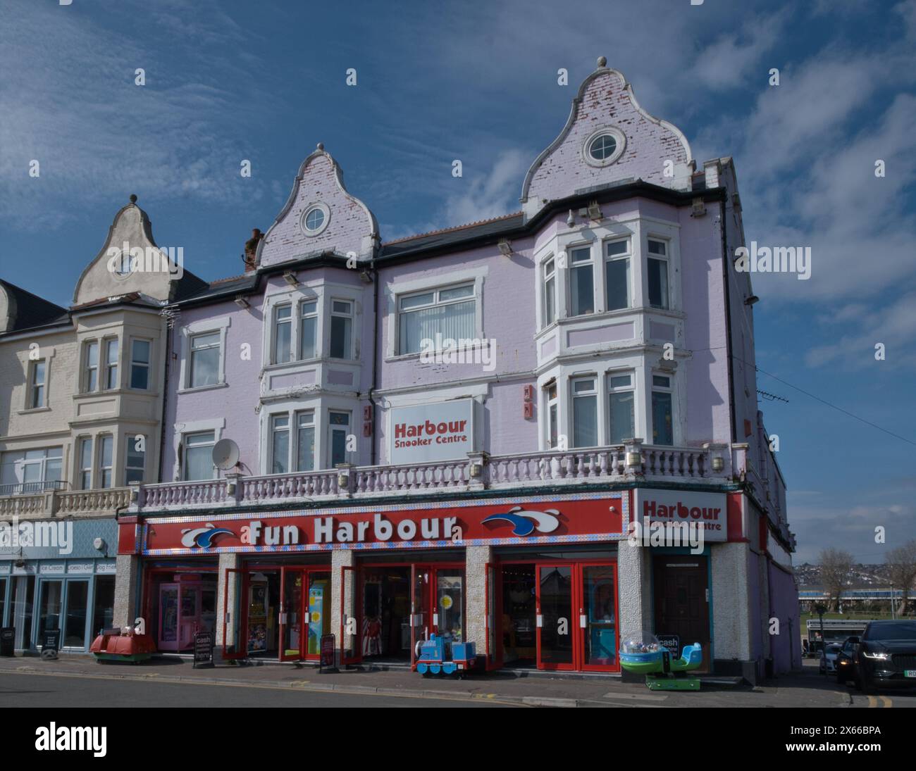 Sala giochi a Whitmore Bay, a Barry Island, Galles, all'inizio della primavera Foto Stock