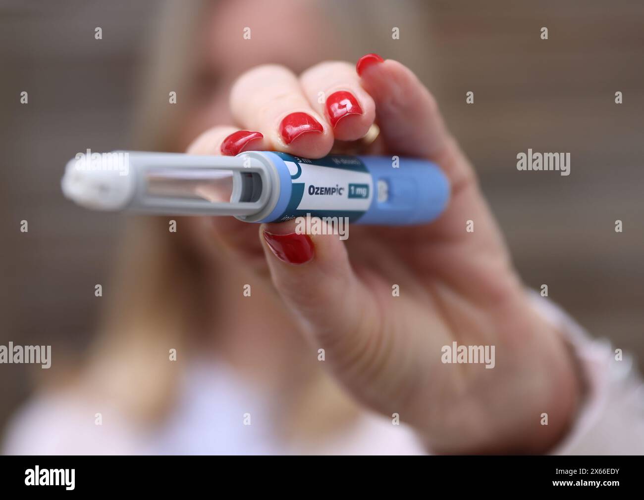 La figura mostra: Iniezione Ozempic, penna Semaglutide. pic posato dal modello PIC gavin rodgers/pixel8000 Foto Stock