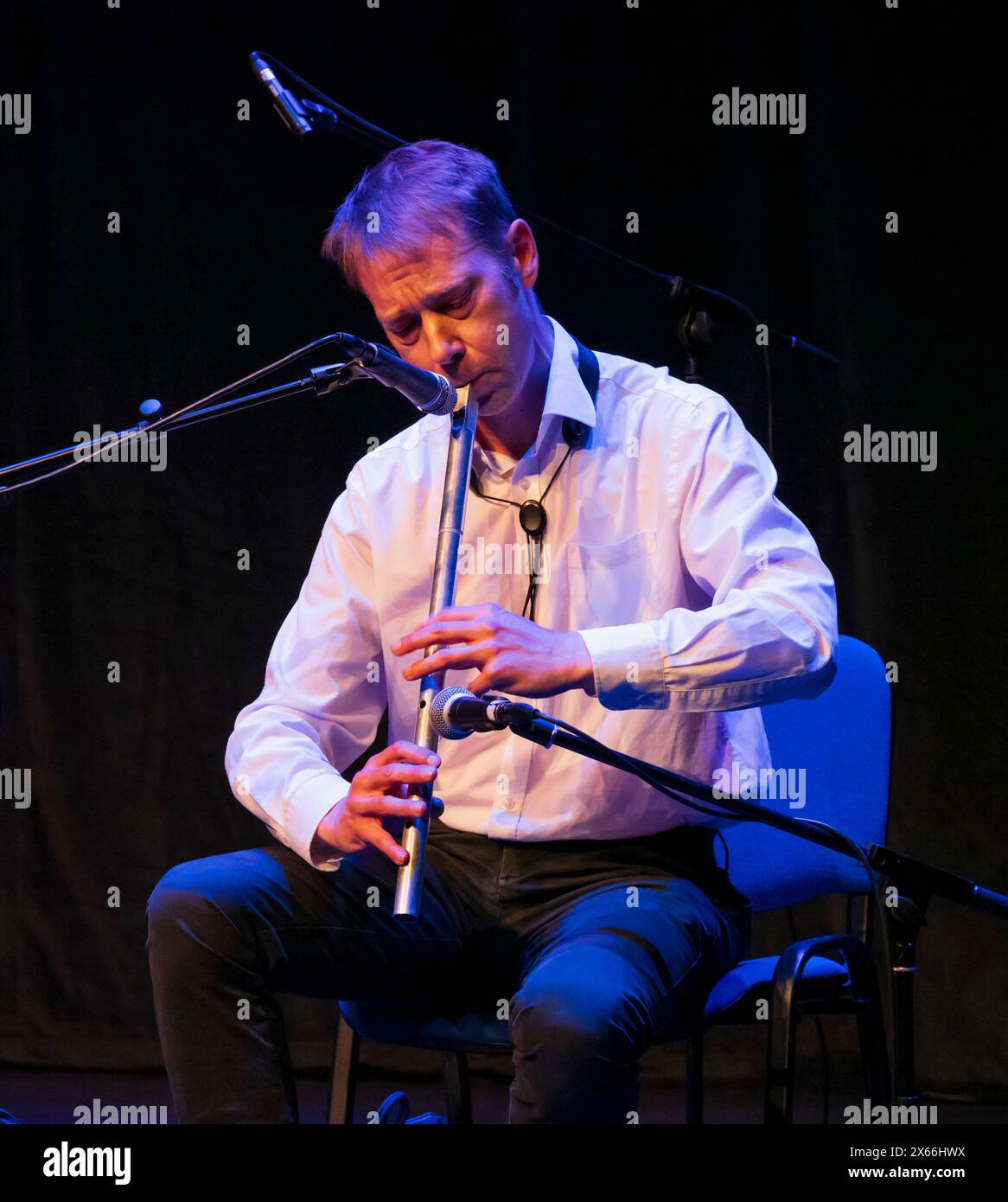 Tradfest Edinburgh 2024, Traverse Theatre. Evento con Aerchie Fisher e Fraser Fifield. Fraser - musicista tradizionale dell'Università di Edimburgo a Residen Foto Stock