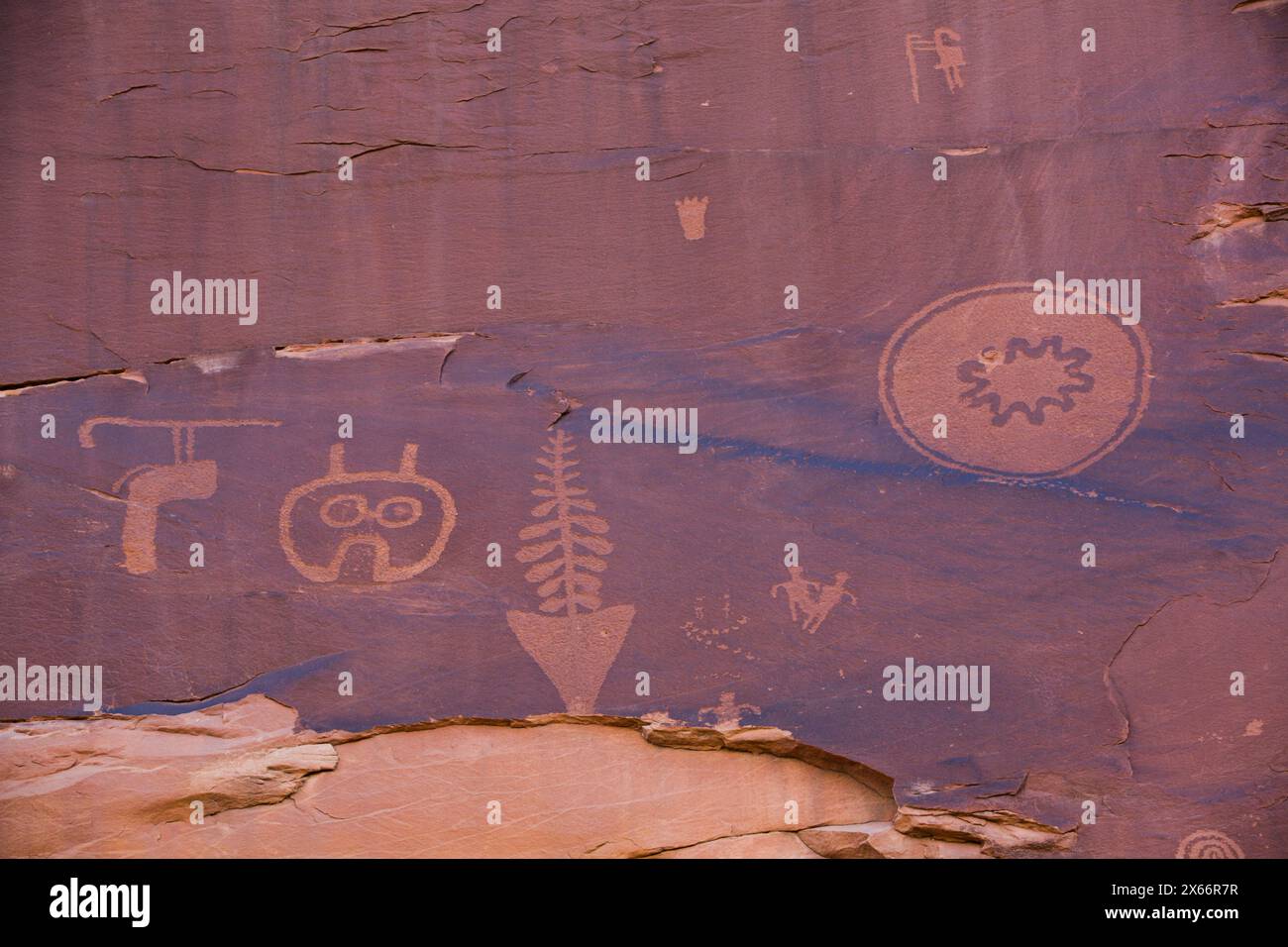 Wolfman Pannello Petroglyph, maggiordomo lavaggio, vicino a Bluff, Utah, Stati Uniti d'America Foto Stock