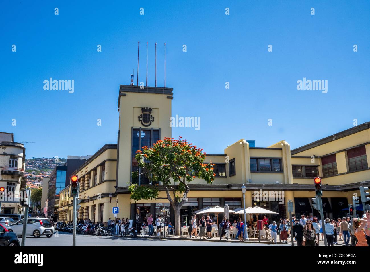 Il Mercado dos Lavradores (mercato degli agricoltori) è un mercato di frutta, verdura, fiori e pesce a Funchal, Madeira Foto Stock