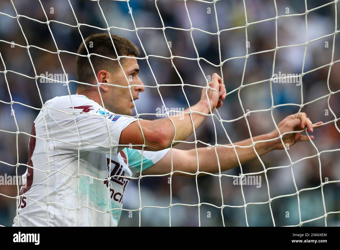 Lorenzo Pirola della US Salernitana 1919 durante la partita tra Juventus FC e US Salernitana il 12 maggio 2024 all'Allianz Stadium di Torino. Foto Stock