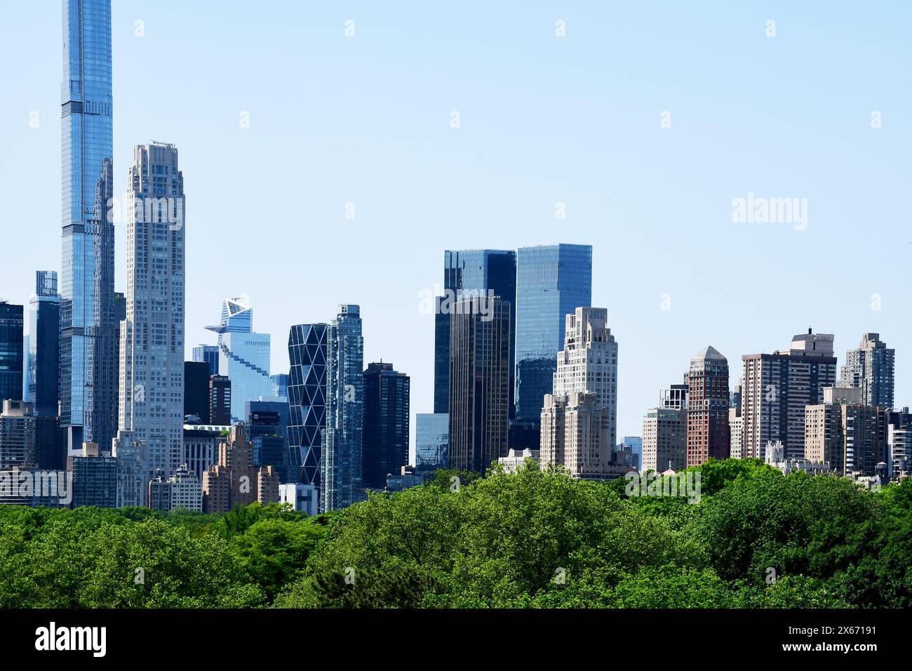 Vista della Central Park Tower di Manhattan inc e della Torre al 15 di Central Park West dal tetto, Metropolitan Museum of Art, New York City, USA Foto Stock