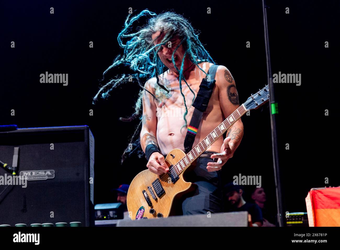 Eric Melvin del gruppo punk rock NOFX si esibisce dal vivo al ponte di Milano, il 12 maggio 2024, per gli ultimi show italiani della loro carriera prima di sciogliersi. (Foto di Mairo Cinquetti/NurPhoto) Foto Stock