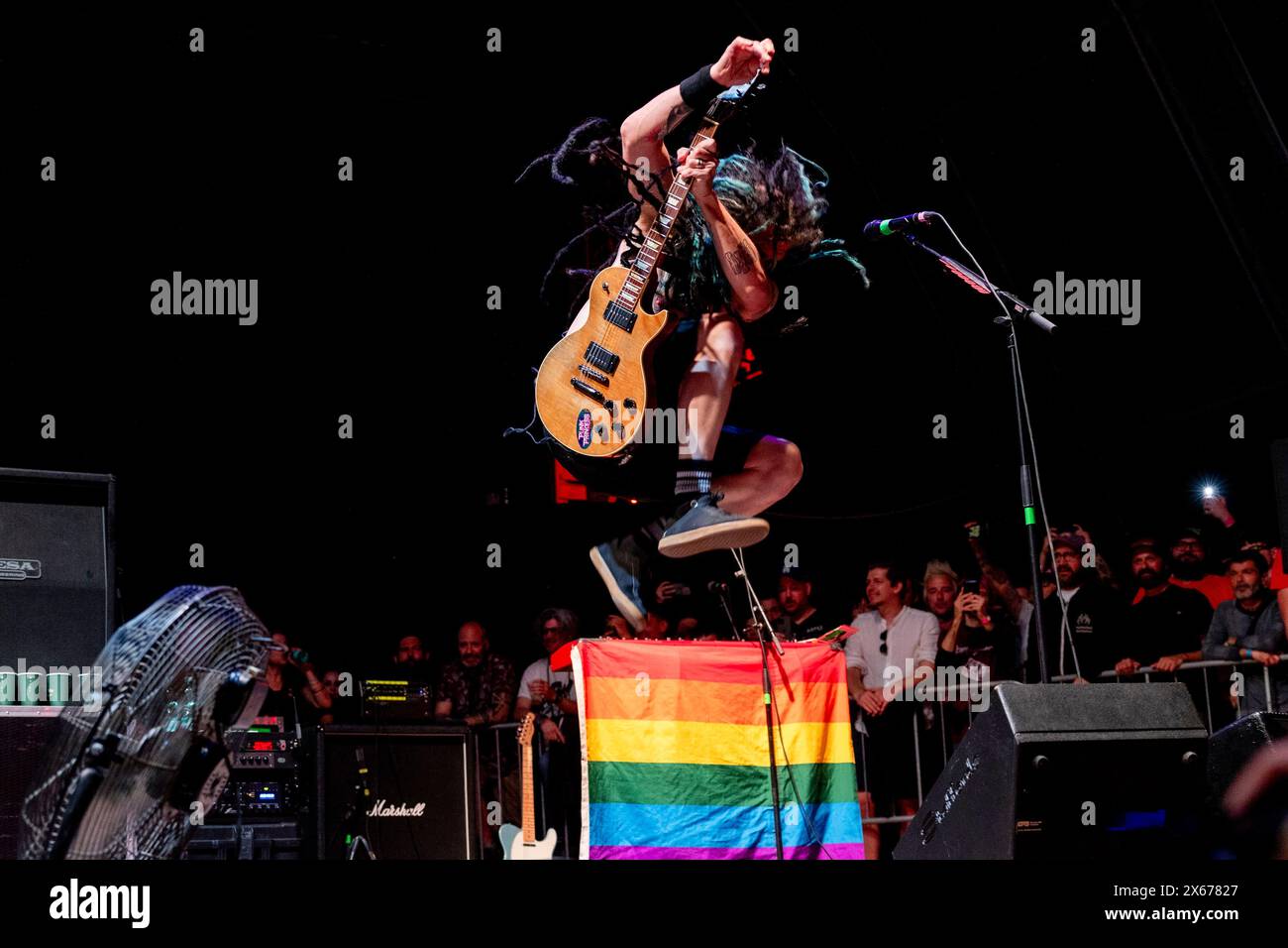 Eric Melvin del gruppo punk rock NOFX si esibisce dal vivo al ponte di Milano, il 12 maggio 2024, per gli ultimi show italiani della loro carriera prima di sciogliersi. (Foto di Mairo Cinquetti/NurPhoto) Foto Stock