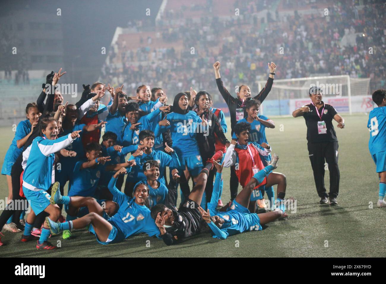 Le ragazze indiane hanno celebrato la vittoria dopo il verdetto iniziale, che hanno celebrato di essere campionesse congiunte con il Bangladesh dopo il SAFF Under-19 Women’s Cham Foto Stock