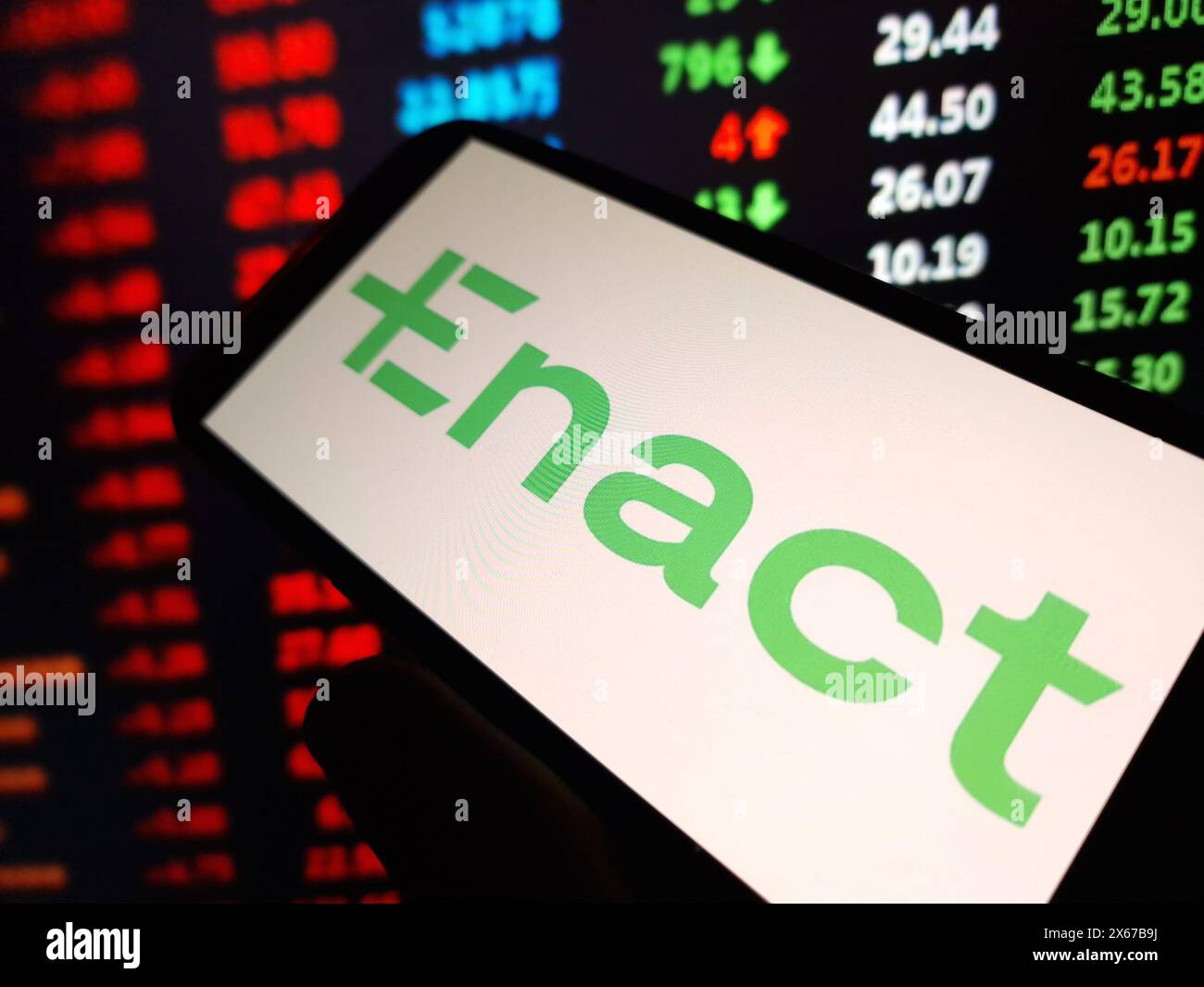 Konskie, Polonia - 12 maggio 2024: Logo della società Enact Holdings visualizzato sul telefono cellulare Foto Stock