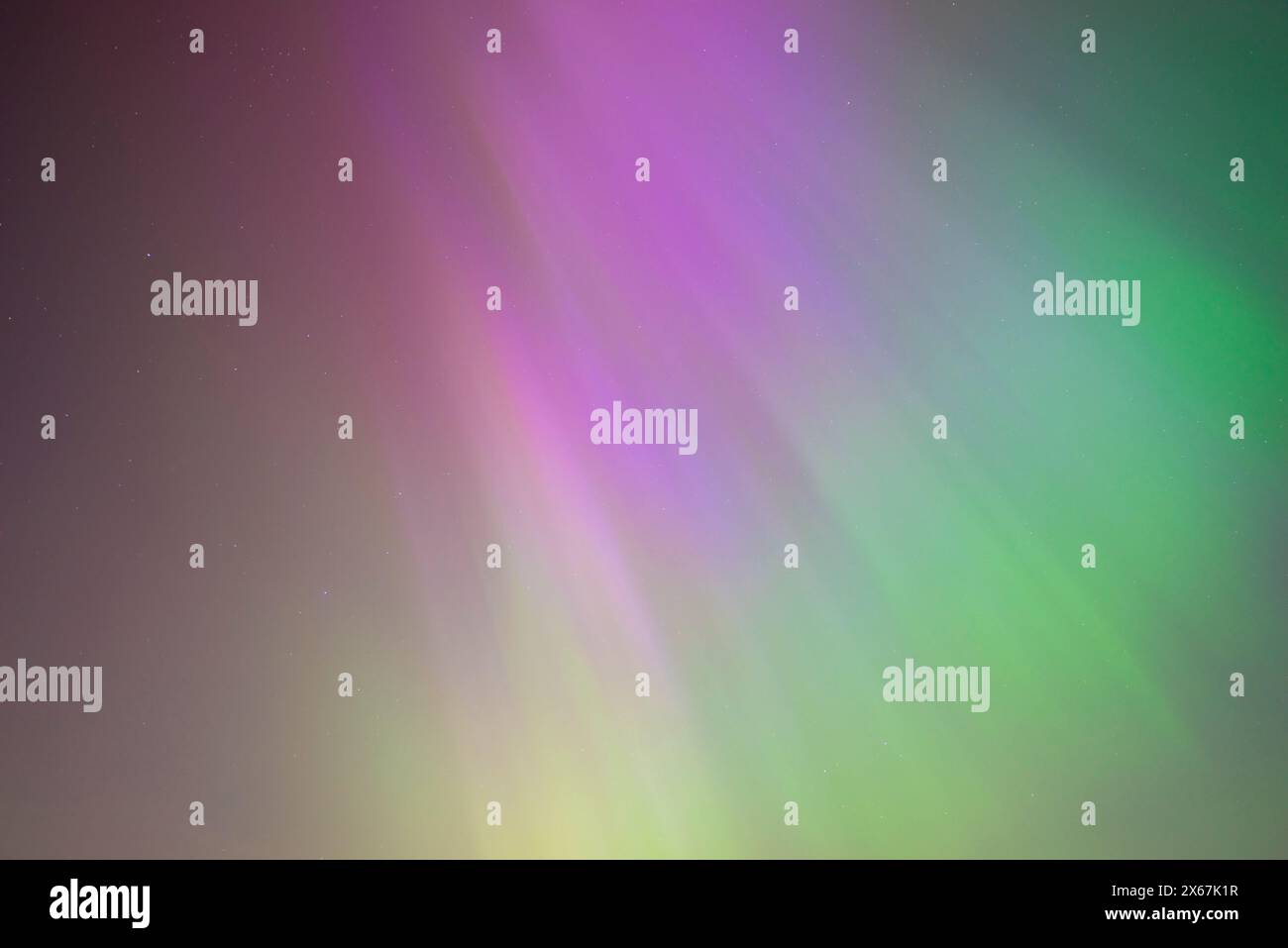 Aurora Boreale o l'aurora boreale sopra il Regno Unito a maggio 2024 - luce settentrionale regno unito aurora regno unito Foto Stock