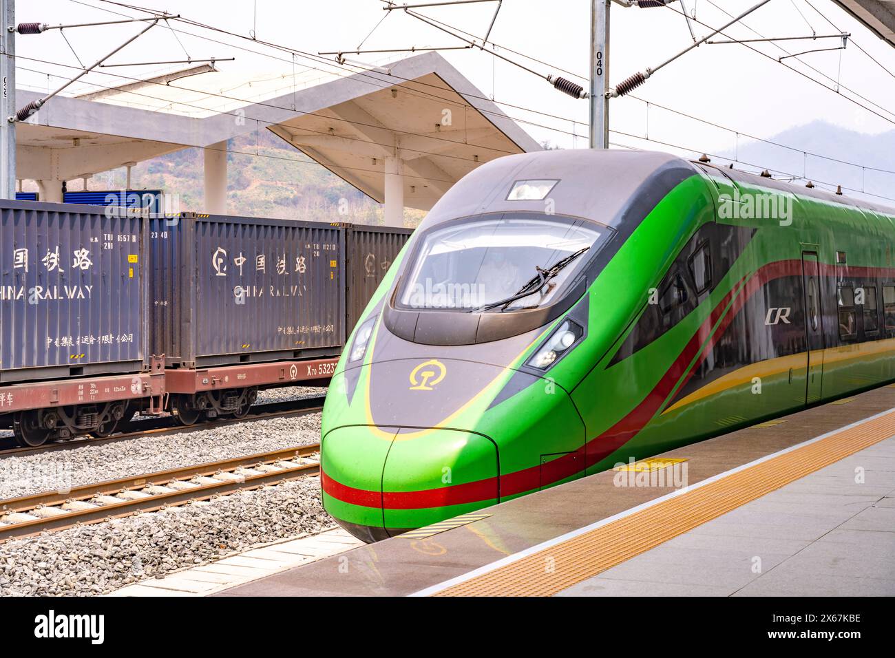 Treno espresso China-Laos Railway alla stazione di Luang Prabang, Laos, Asia Foto Stock