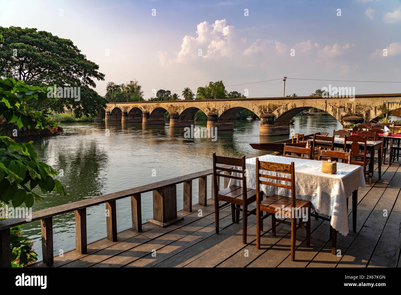 L'ex ponte ferroviario francese sul Mekong tra Don Det e Don Khon, si Phan Don, provincia di Champasak, Laos, Asia Foto Stock