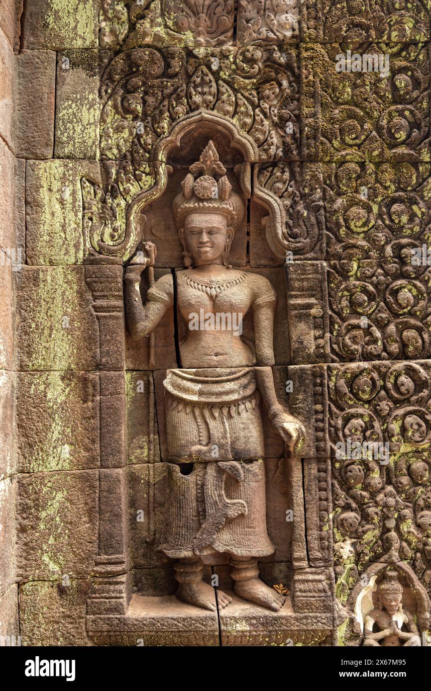 Rilievo Apsara presso il santuario del tempio di montagna Wat Phu, provincia di Champasak, Laos, Asia Foto Stock