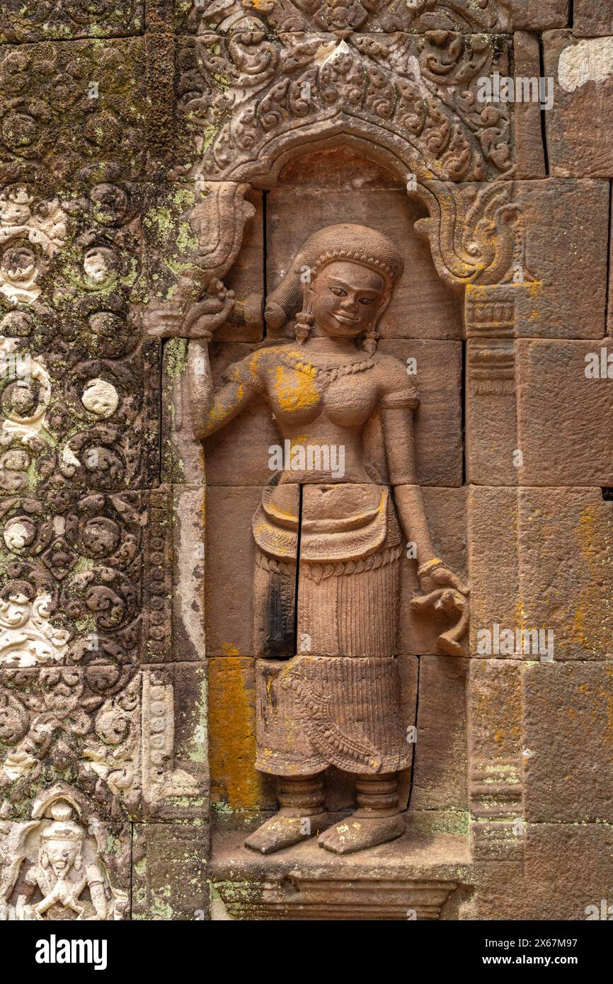 Rilievo Apsara presso il santuario del tempio di montagna Wat Phu, provincia di Champasak, Laos, Asia Foto Stock
