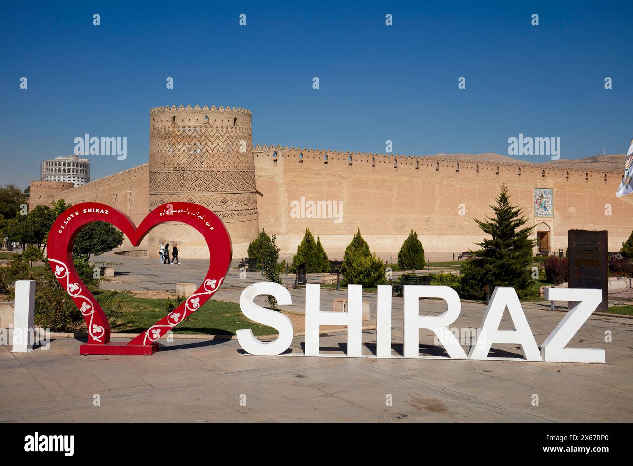 Logo “i Love Shiraz” presso l’Arg di Karim Khan, cittadella del XVIII secolo nel centro storico di Shiraz, Iran. Foto Stock