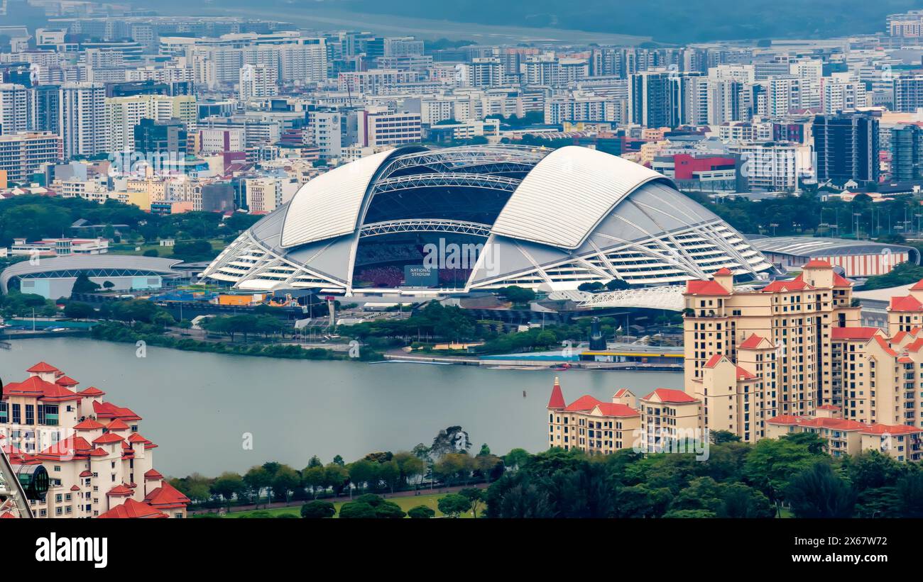 Lo Stadio Nazionale di Singapore si trova vicino al fiume Kallang nell'area fronte mare di Singapore Foto Stock