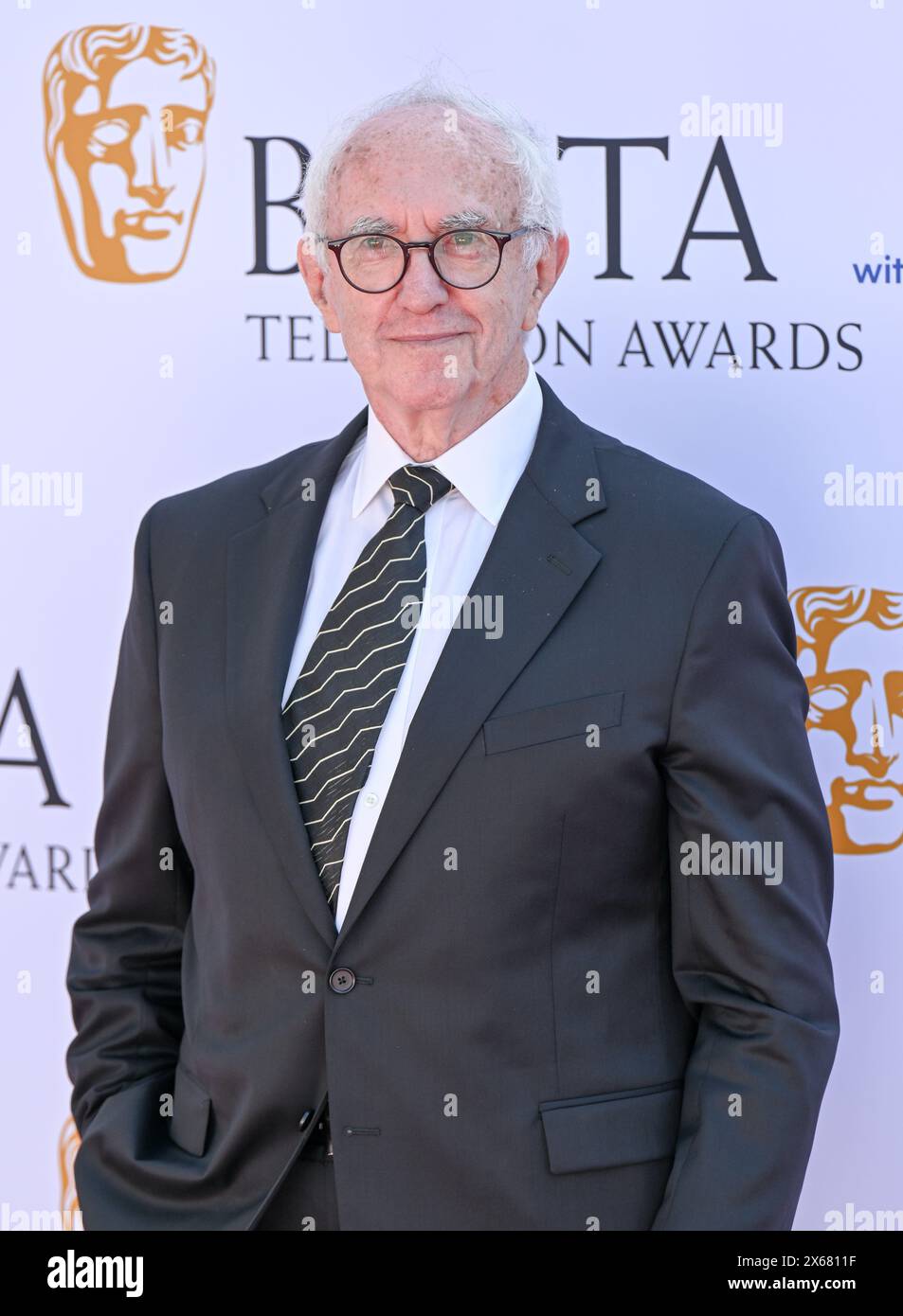 LONDRA, INGHILTERRA - 12 MAGGIO: Sir Jonathan Pryce partecipa ai BAFTA Television Awards 2024 con P&o Cruises alla Royal Festival Hall di Londra, Inghilterra. Credito: Vedi li/Picture Capital/Alamy Live News Foto Stock