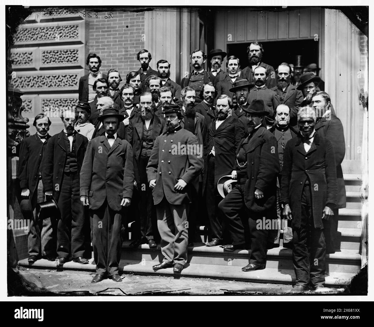 Washington, Distretto di Columbia. Gruppo sui gradini dell'ufficio del quartier generale, Corocoran's Building, 17th Street e Pennsylvania, Civil War Photographs 1861-1865 Foto Stock