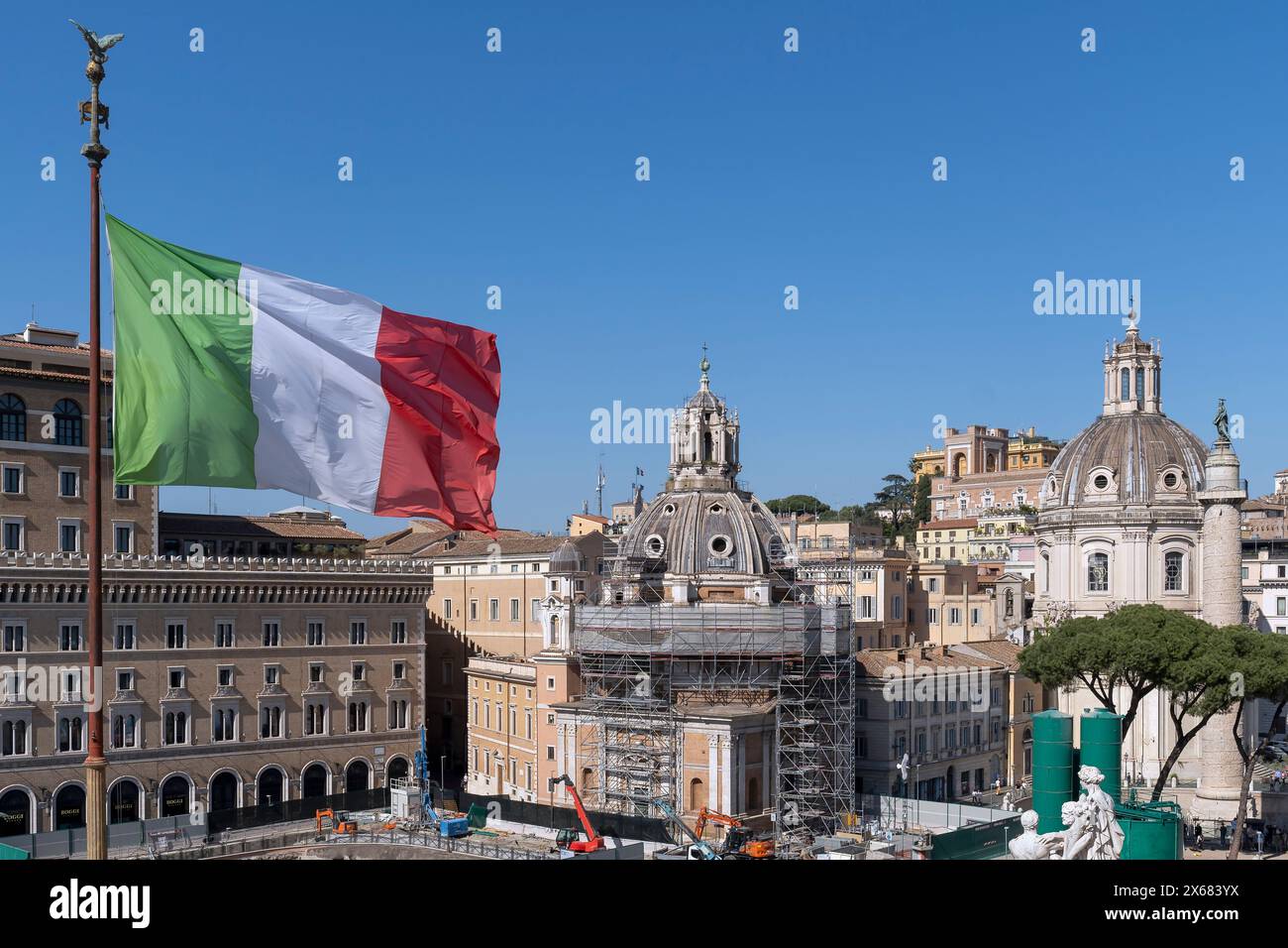 Cantiere per la nuova linea C della metropolitana, metropolitana e stazione della metropolitana. Piazza Venezia, centro storico di Roma. Italia, Europa - Copia spazio Foto Stock