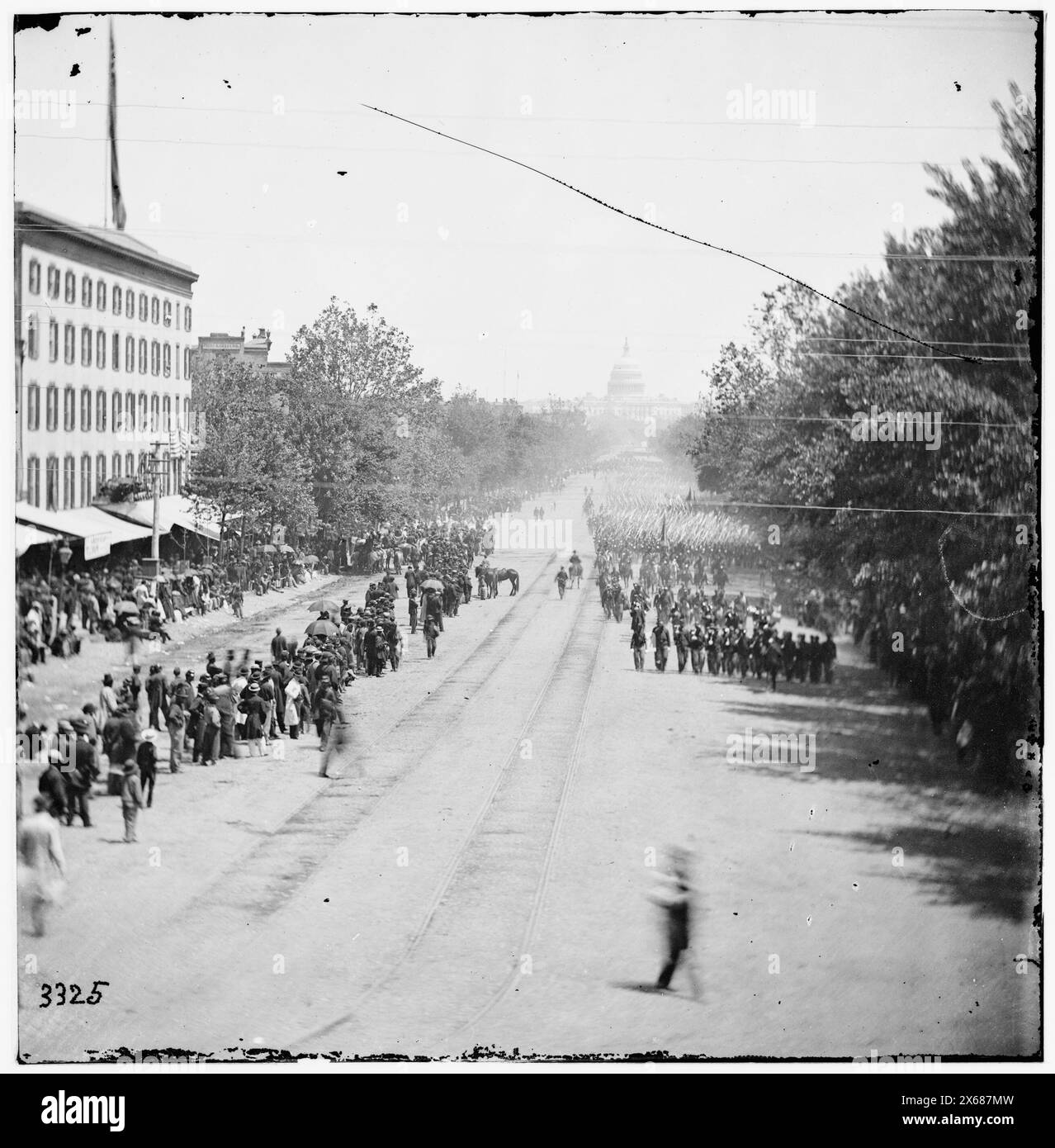Washington, Distretto di Columbia. Grande revisione dell'esercito. Fanteria passando su Pennsylvania Avenue vicino al Tesoro, fotografie della Guerra civile 1861-1865 Foto Stock