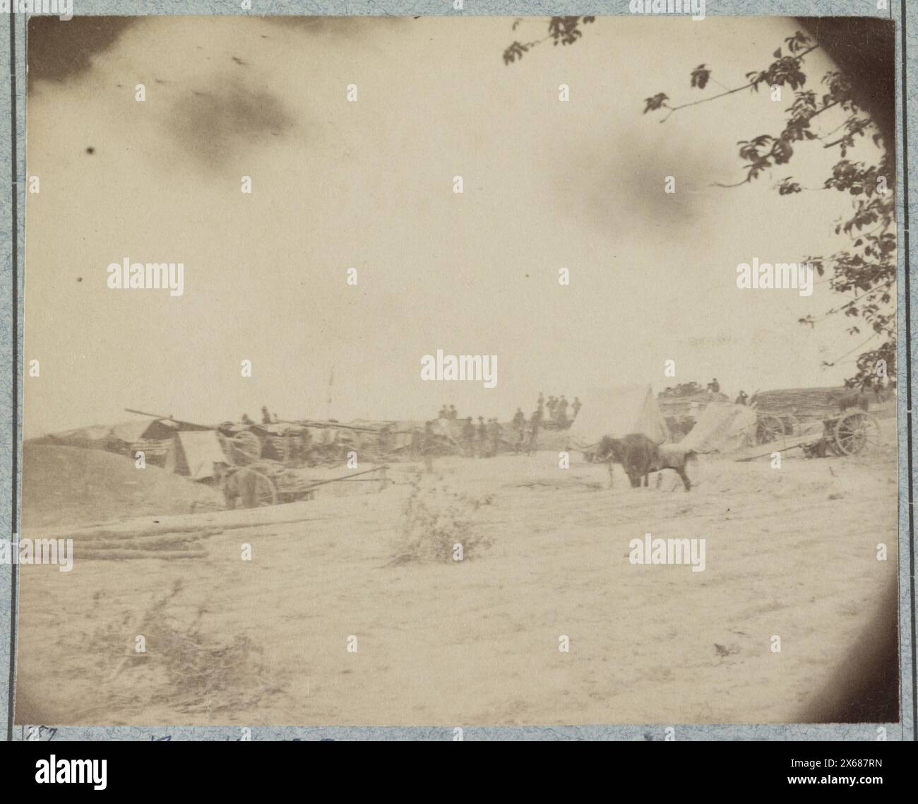 Batteria indipendente di Cowan, 1st N.Y., all'interno di uno dei forti ribelli di fronte a Petersburg, 24 giugno 1864, fotografie della Guerra civile 1861-1865 Foto Stock