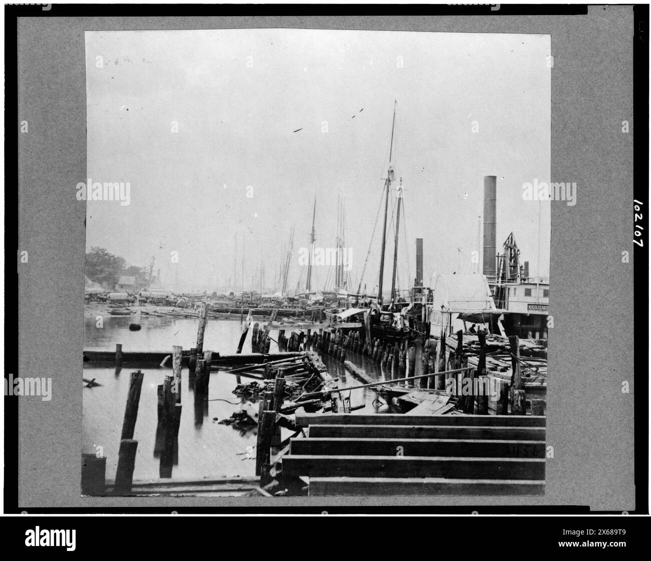 Lo sbarco a City Point, Virginia, Civil War Photography Collection., No. 456.. Moli e moli--Virginia--Hopewell--1860-1870. , Stati Uniti--storia--Guerra civile, 1861-1865--trasporti. Foto Stock