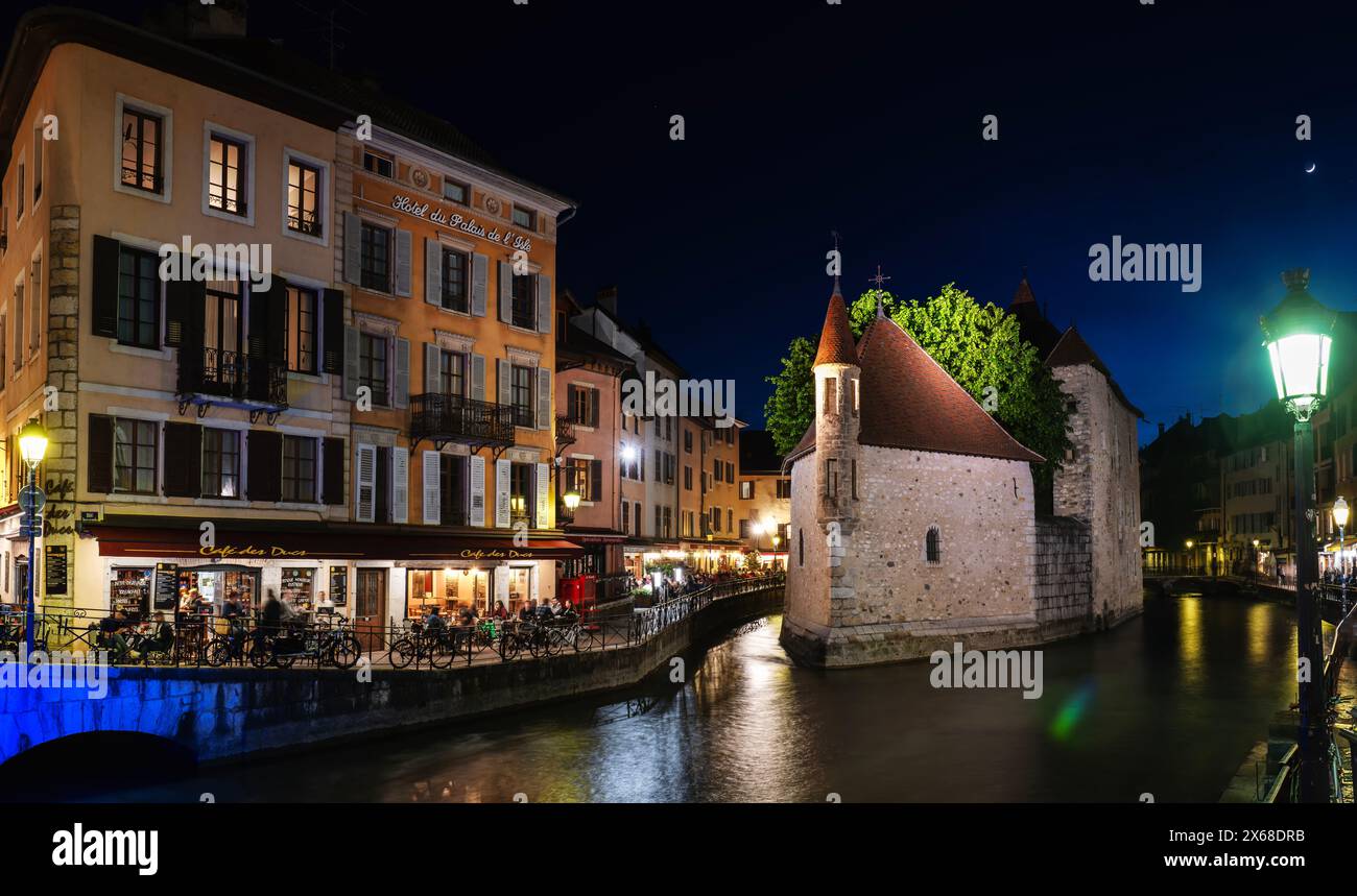 Annecy, il palais de l'Isle di notte Foto Stock