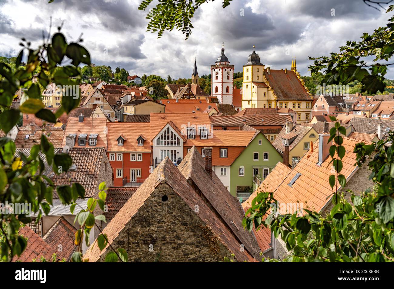 Città vecchia con St Chiesa di Nikolai e Castello di Marktbreit a Marktbreit, bassa Franconia, Baviera, Germania Foto Stock