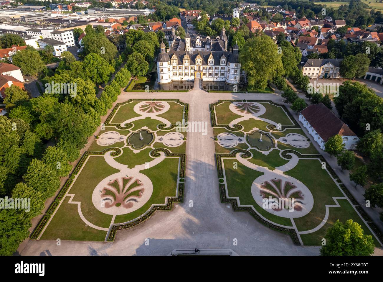Castello di Neuhaus a Paderborn visto dall'alto, Renania settentrionale-Vestfalia, Germania, Europa Foto Stock