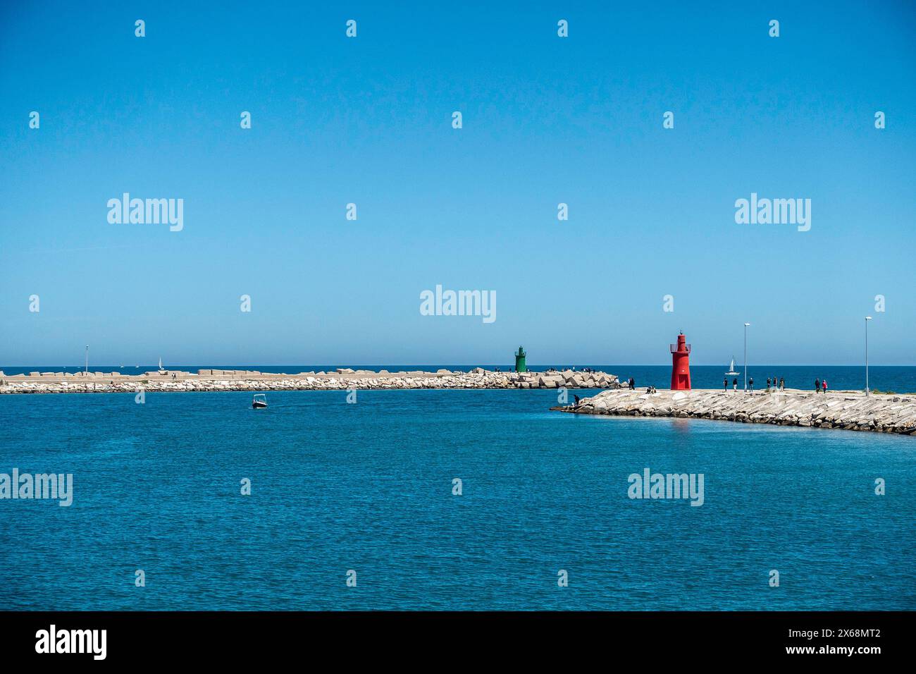 L'ingresso del porto di Trani, Italia. Foto Stock