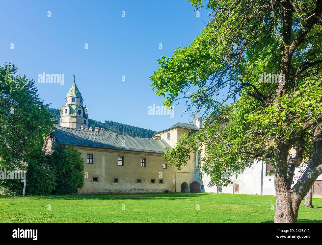 Hall in Tirolo, Castello di Hasegg, Hofratsgarten nella regione Hall-Wattens, Tirolo, Austria Foto Stock