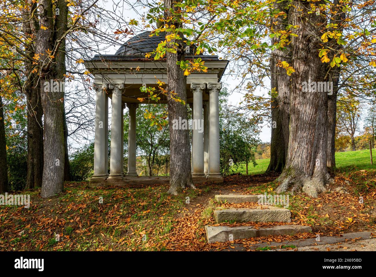 Ostfildern - Scharnhausen, il tempio di Cupido nel palazzo del piacere di Scharnhausen. Nel 1784, il duca Karl Eugen von Württemberg fece costruire il palazzo per il suo amante e in seguito moglie Franziska von Hohenheim Foto Stock