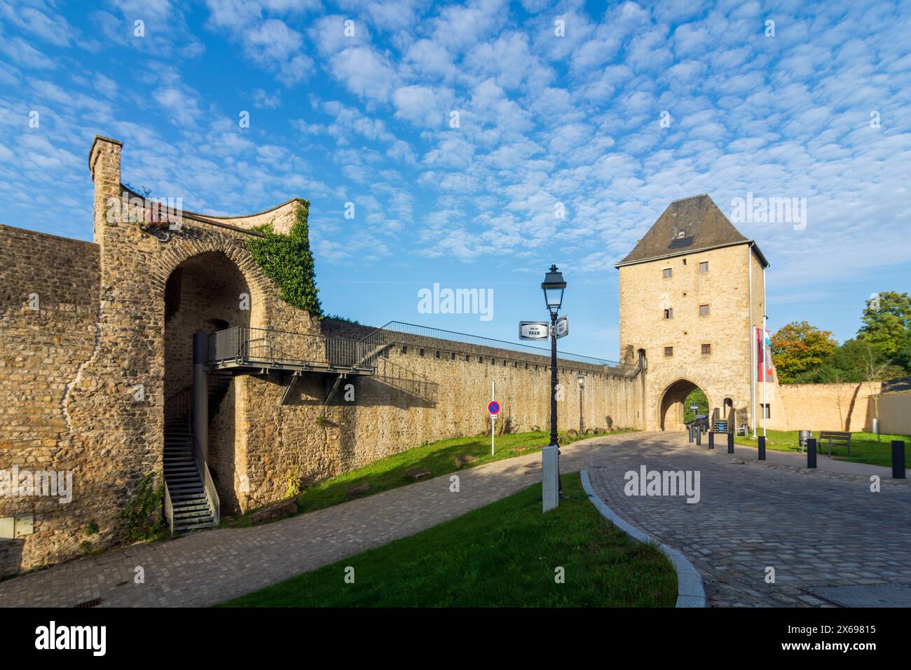 Città di Lussemburgo (Lussemburgo, Letzebuerg), porta 1. Trierer Tor (Jakobsturm, Dünseler Tor), Plateau di Rham in Lussemburgo Foto Stock