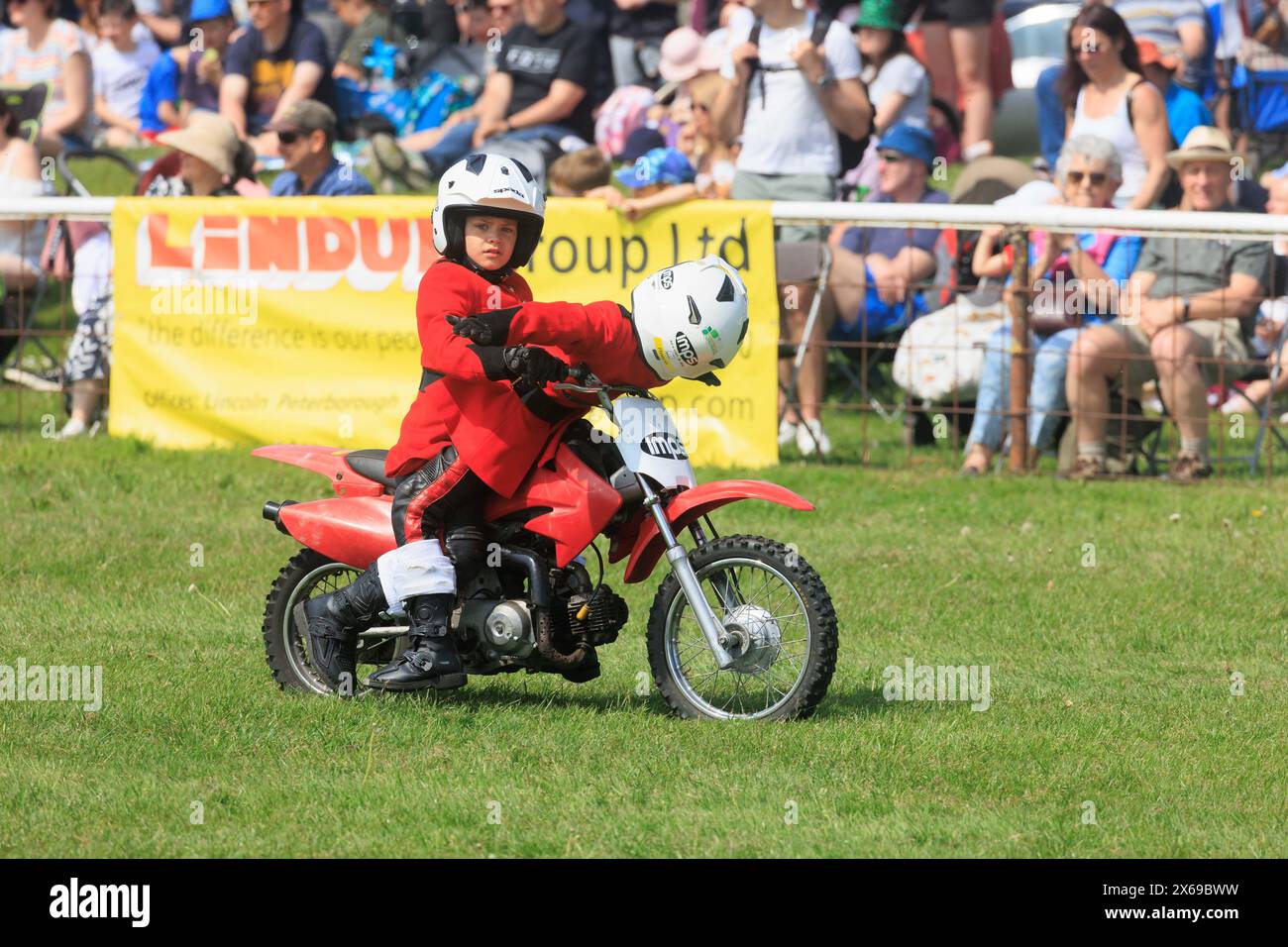 11 maggio 2024 il team di esposizione motociclistica Imps si è formato al Nottinghamshire County Show Foto Stock
