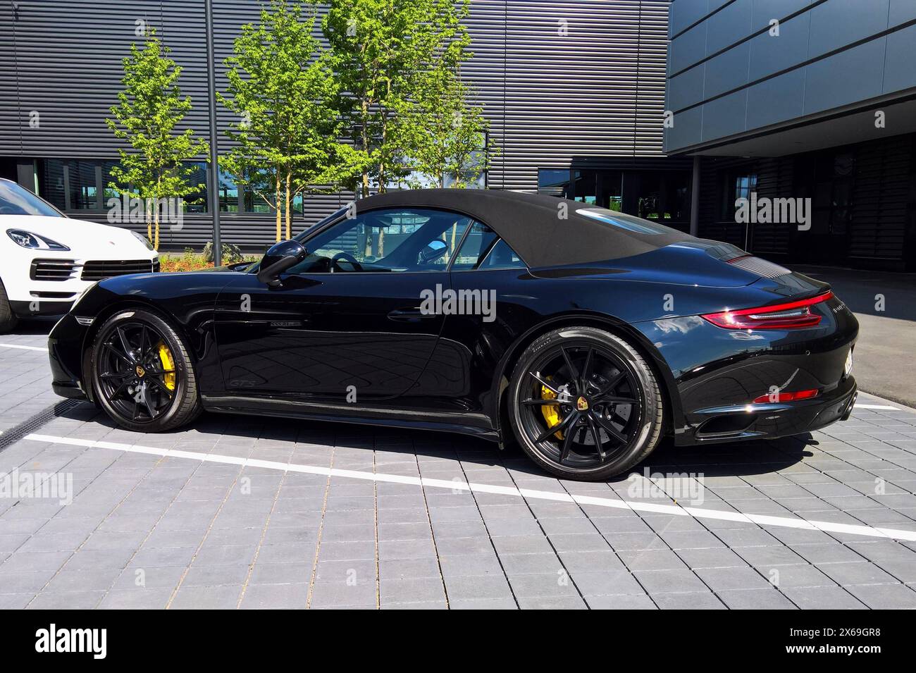 Porsche 911 Cabrio, Baureihe 991, Der 991 ist die siebte Generation des Porsche 911 seit der Einführung im Jahr 1963. Der Sportwagen wurde von 2011 bis 2019 gebaut *** Porsche 911 Cabrio, serie 991, la 991 è la settima generazione della Porsche 911 sin dalla sua introduzione nel 1963 la vettura sportiva è stata costruita dal 2011 al 2019 Foto Stock