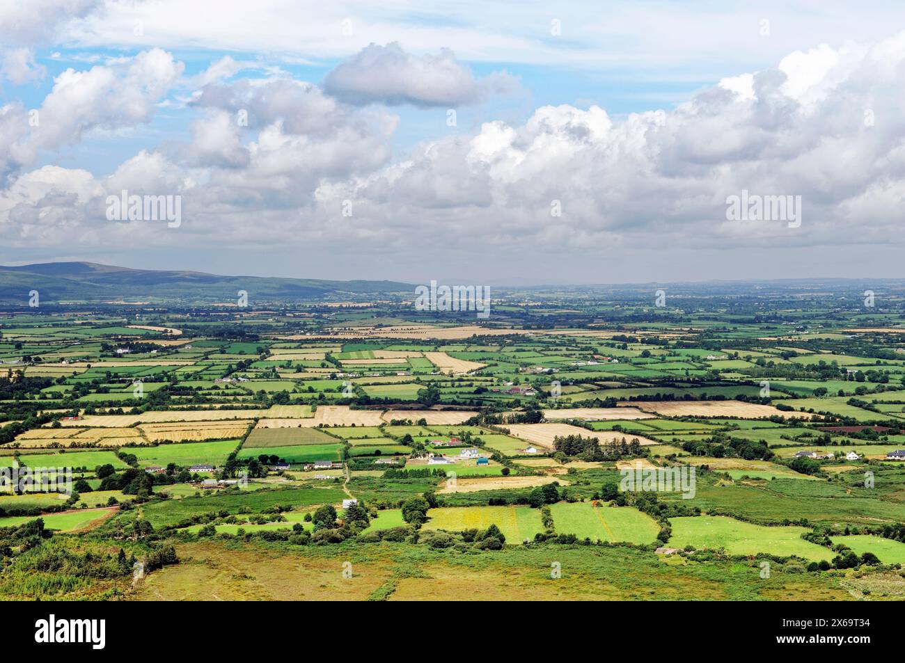 I monti Knockmealdown vicino a Clogheen. Co Tipperary, Irlanda. Da Sugarloaf Hill, a nord, sulla terra agricola verso Caher Foto Stock