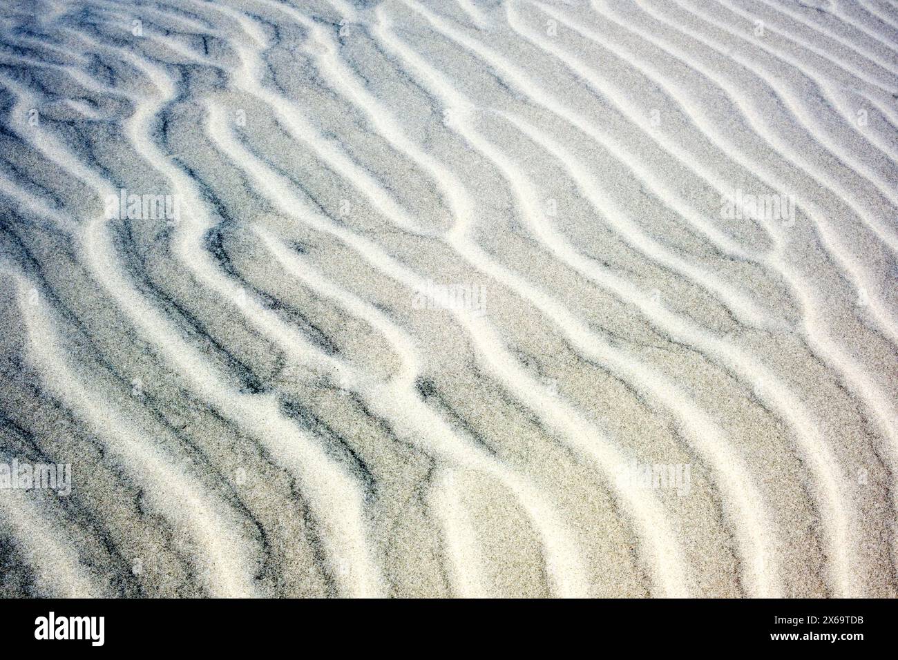 Primo piano di schemi drammatici sulla sabbia Foto Stock