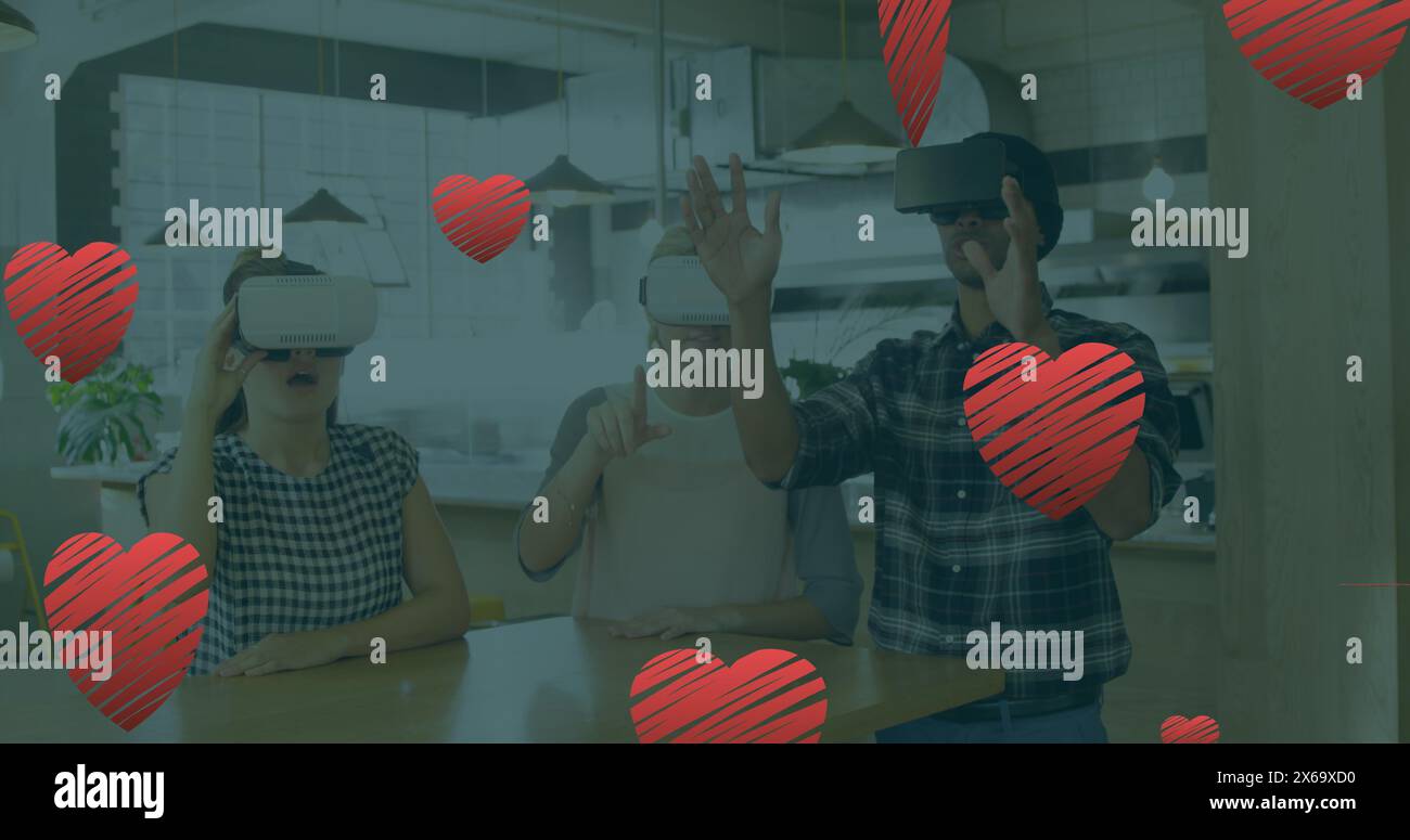 Amici che indossano cuffie per realtà virtuale, esplorano i contenuti digitali Foto Stock