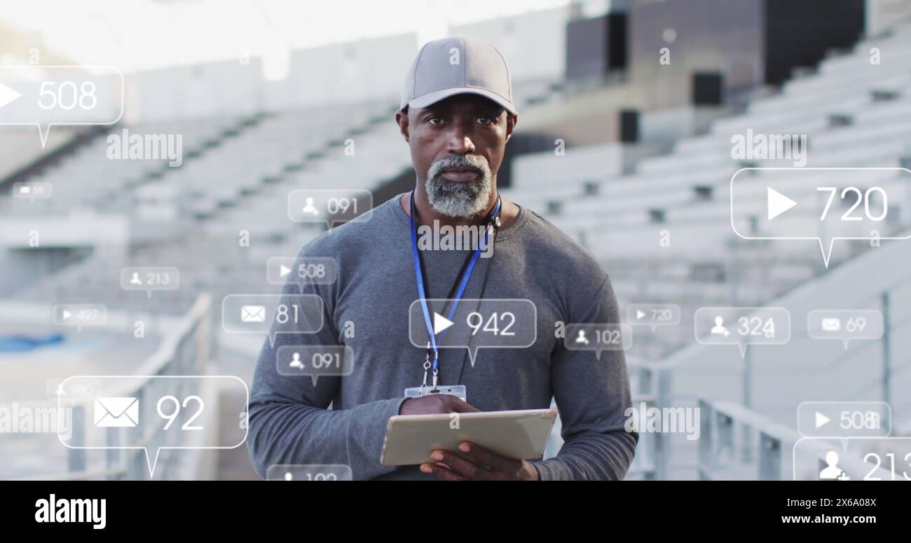 Immagine delle icone di notifica con numeri che cambiano rispetto al pullman afroamericano utilizzando il tablet Foto Stock