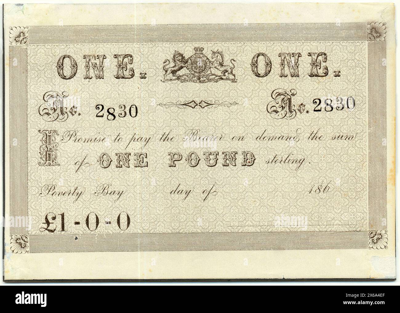 Nota promissoria di Poverty Bay - 1 libbra - 186- - numero di serie 2830. La banconota fu emessa dal Capitano GE Read per pagare le truppe impegnate nelle guerre neozelandesi di quel periodo, a causa di una carenza di denaro nel distretto negli anni '60, emise banconote per £ 1 e £ 5, il primo rosa, il secondo buff di colore. Erano emessi in piccoli libri, le banconote perforate a sinistra, come i quaderni - le banconote erano correnti a Poverty Bay e oltre quel distretto. La presenza delle armi reali mostra che erano state sanzionate dal governo; e in effetti i soldati del distretto erano pagati Foto Stock