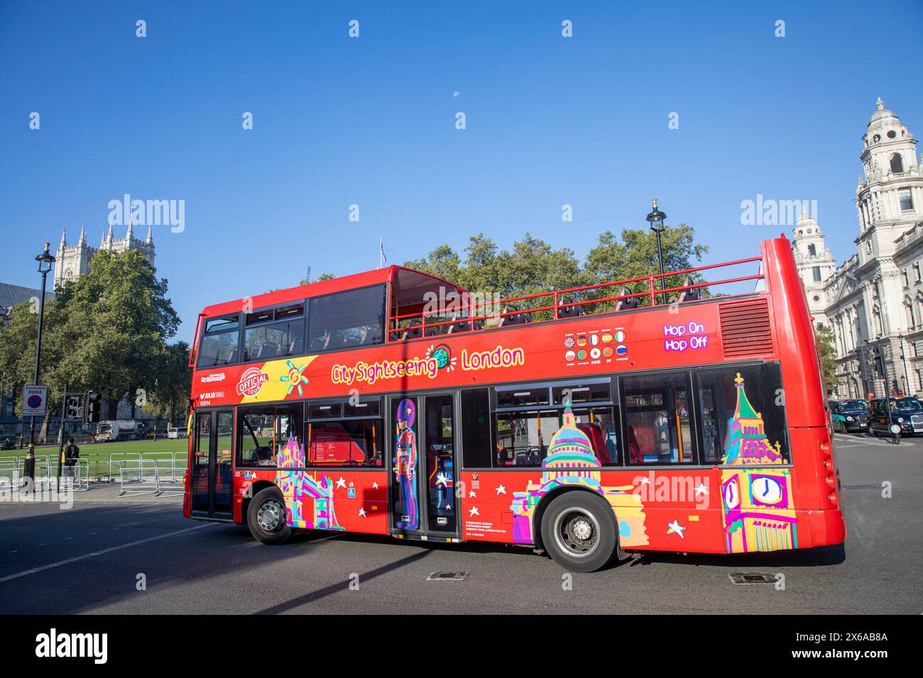 London Tourism, autobus rosso a due piani per il centro di Londra, Inghilterra, Regno Unito, 2023 Foto Stock