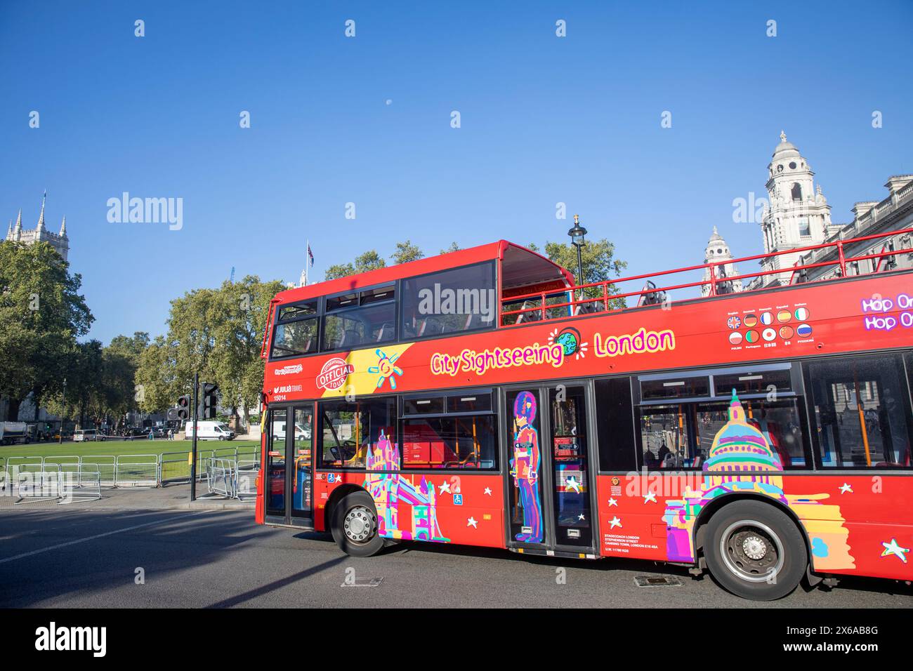 London Tourism, autobus rosso a due piani per il centro di Londra, Inghilterra, Regno Unito, 2023 Foto Stock